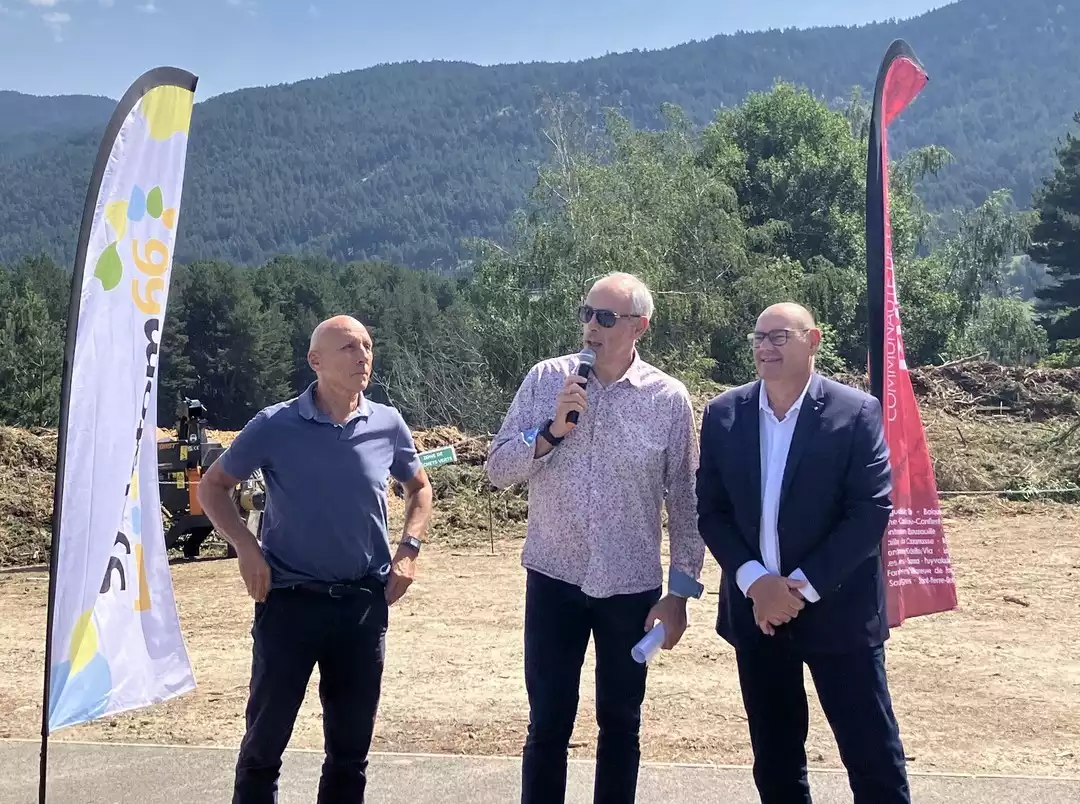 Henri Baudet, Maire de Bolqu&egrave;re, Pierre Bataille, Pr&eacute;sident de la Communaut&eacute; de Communes Pyr&eacute;n&eacute;es Catalanes et Bruno Valiente, Pr&eacute;sident du Sydetom66