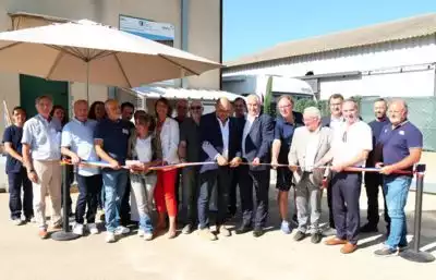 Bruno Valiente Président du Sydetom66 inaugure la centrale photovoltaïque entouré de nombreux élus et vice-présidents du syndicat