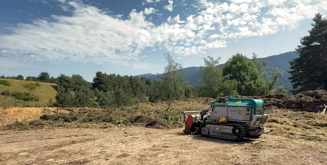 Le broyeur forestier mobile sur le site de la d&eacute;ch&egrave;terie de Matemale