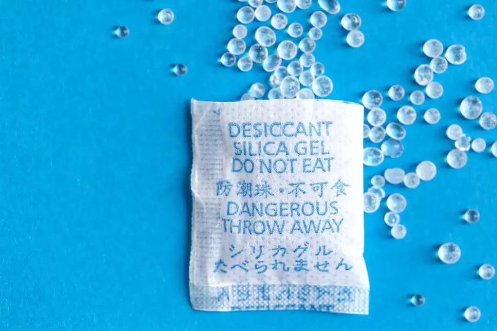 NE JETEZ PLUS LES SACHETS DE SILICE !
