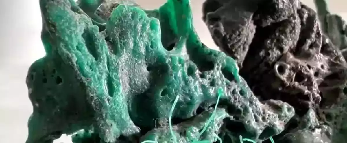 Des rochers de plastique